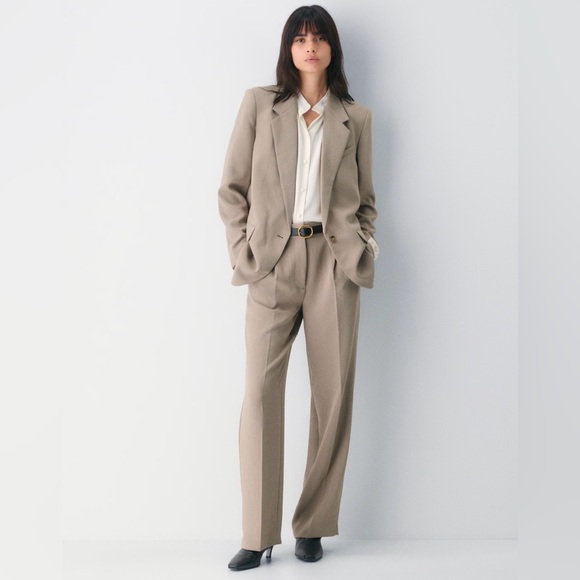 Aritzia Tan Blazer - Picture 4 of 4